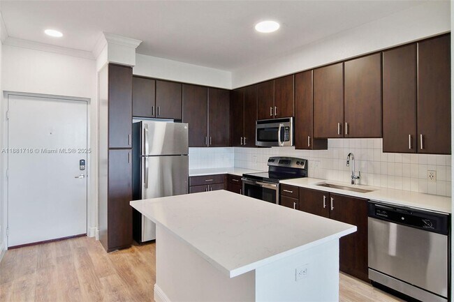 Foto del edificio - 10170 SW 7th St