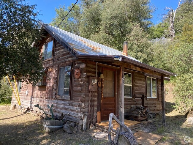 Building Photo - 10445 Tanglewood Ln