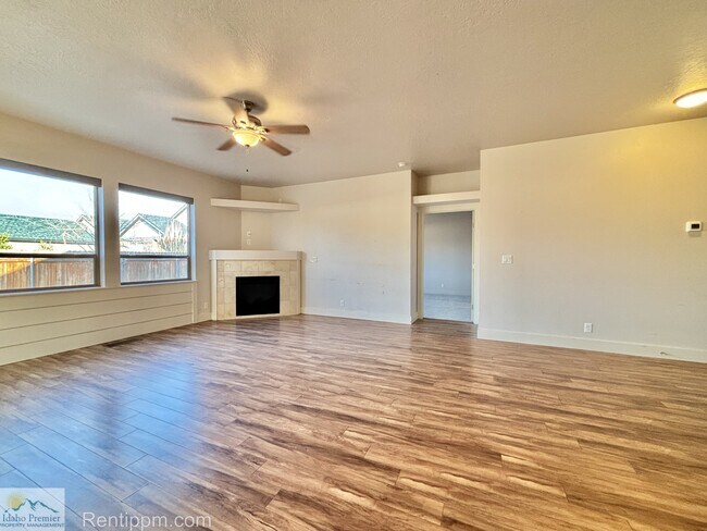 Building Photo - 8932 W Northview St