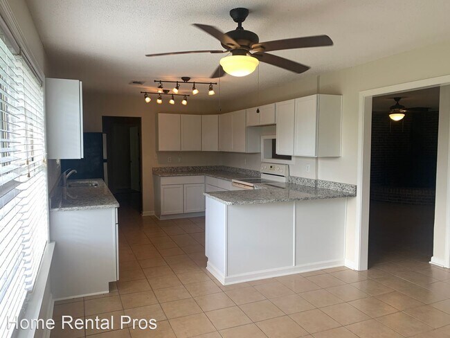 Building Photo - 4 br, 3 bath House - 1300 La Paz St