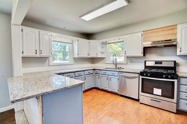 Building Photo - 207 McCosh Dr