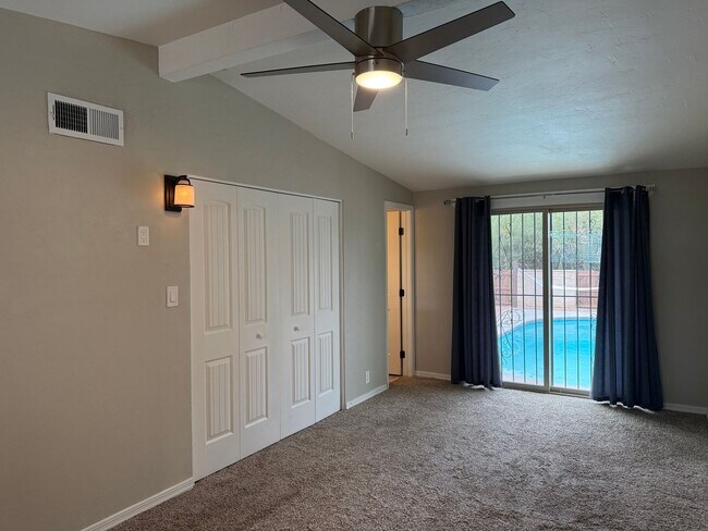 Building Photo - 7252 E Beverly Dr