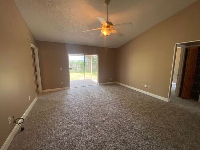 Foto del edificio - 3/2 East Orlando home -$500 OFF THE FIRST MONTH'S RENT