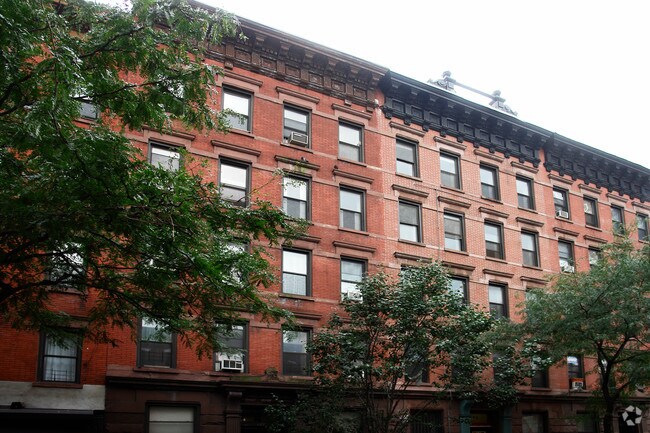 Building Photo - 450 W 50th St