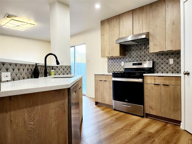 Foto del edificio - 16832 Bailey Jean Dr