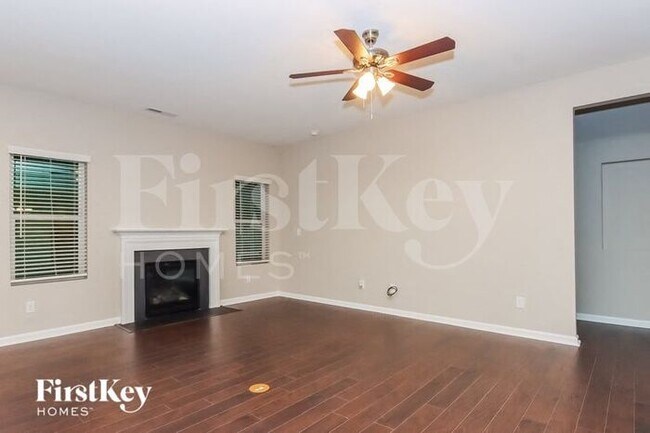 Foto del edificio - 7779 Creek Park Dr