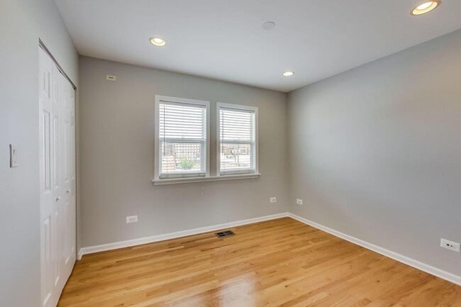 Building Photo - 1632 W Blackhawk St