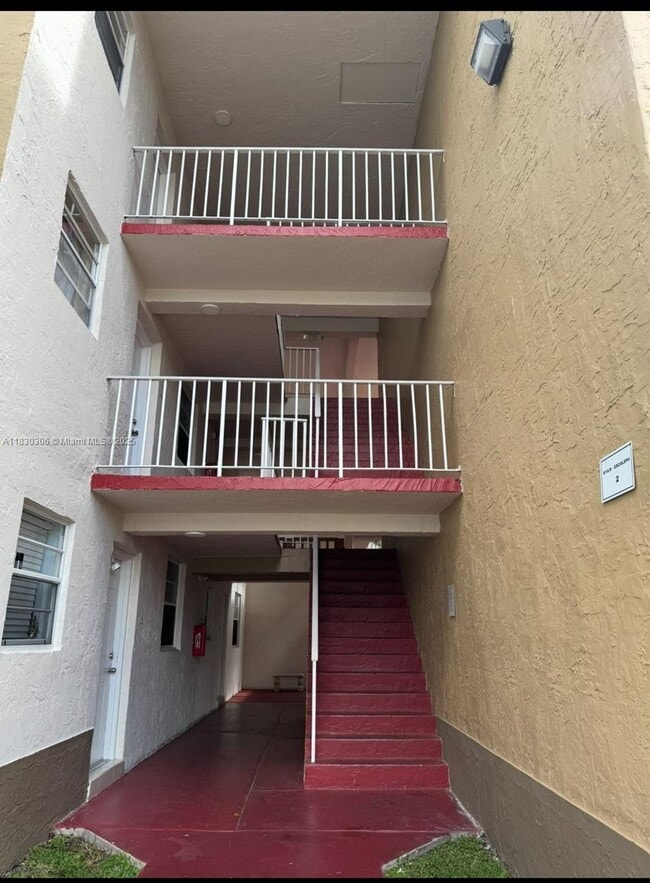 Foto del edificio - 4655 Palm Ave