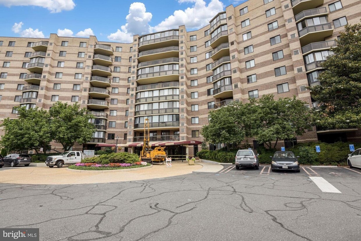 8350 Greensboro Dr Unit 912, McLean, VA 22102 Room for Rent in McLean