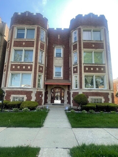 Foto principal - 8141 S Michigan Ave