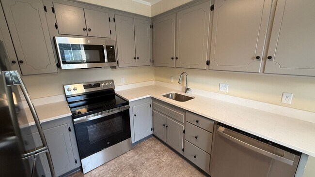 Foto del edificio - Lovely, 2 Story Apartment Triplex within W...
