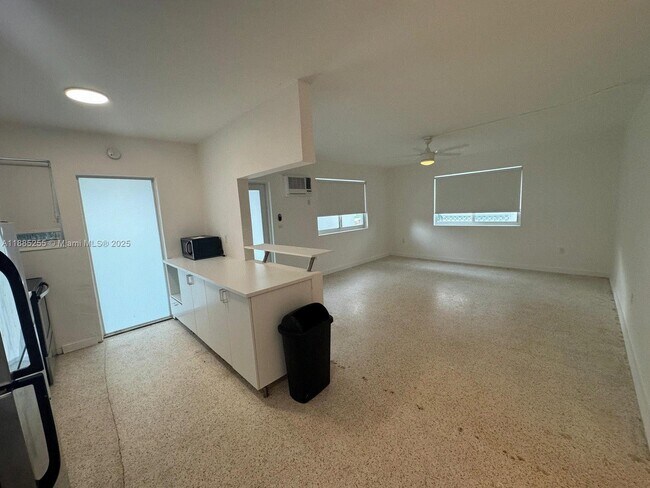 Foto del edificio - 1385 NE 105th St