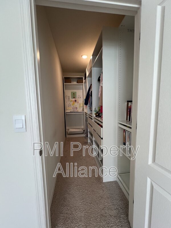 Foto del edificio - 617 Autumn Breeze St