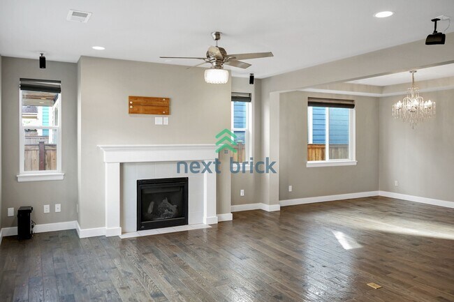 Building Photo - 4 BED ANS 2.5 BATH SINGLE FAMILY HOUSE FOR RENT