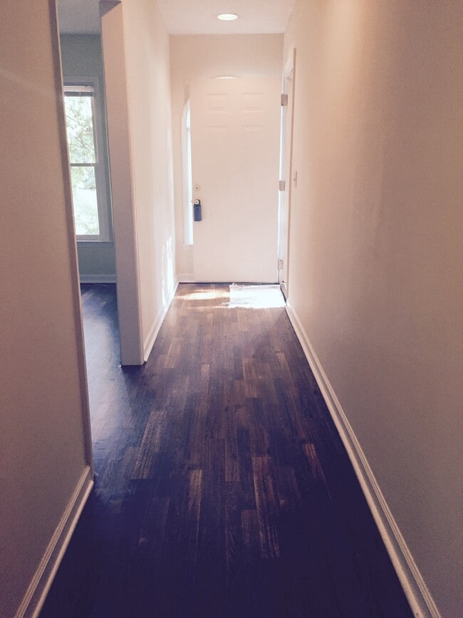 Building Photo - Rental Property Updated Vinyl Flooring