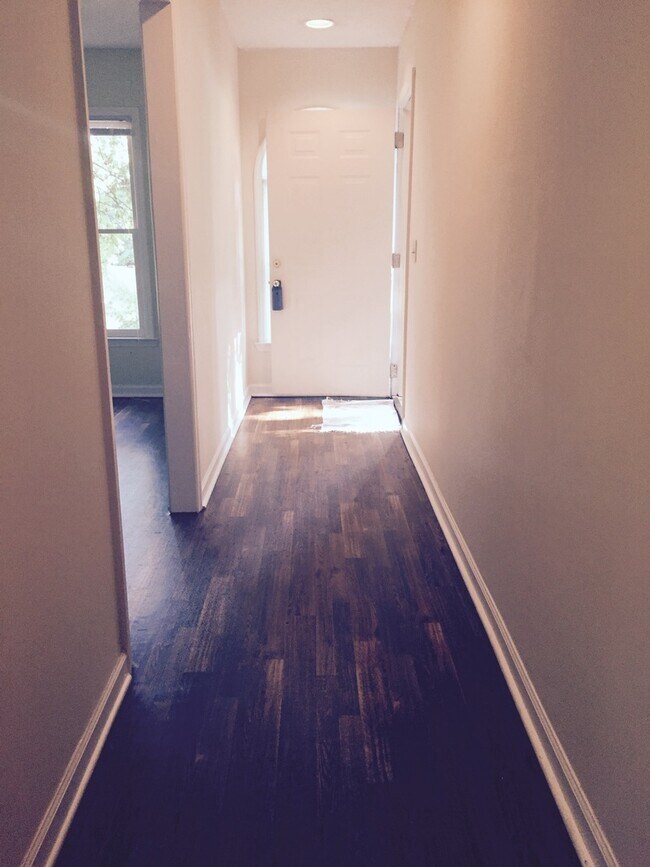 Foto del edificio - Rental Property Updated Vinyl Flooring