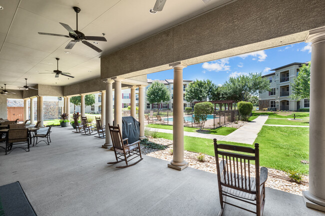 Foto del edificio - Tuscany Villas at Chase Oaks Senior Community