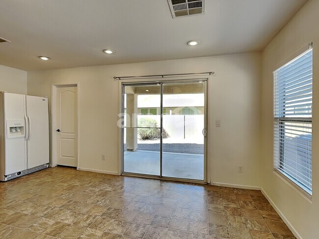 Foto del edificio - 3408 E Palatine Hills Ave