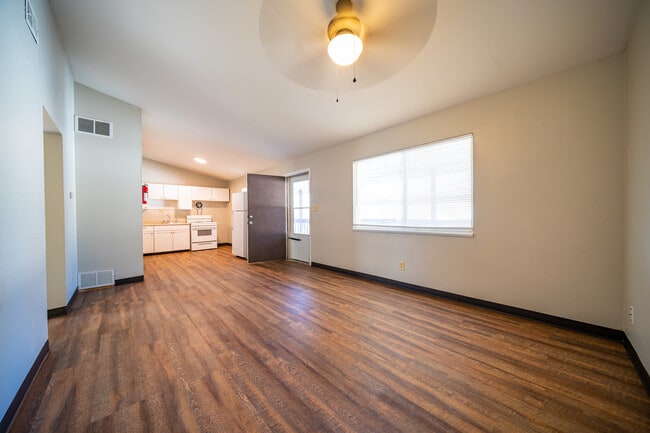 Building Photo - 512 Julien Cir