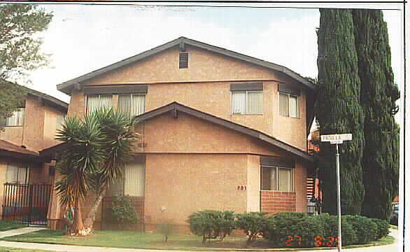 Building Photo - 701 Padilla St
