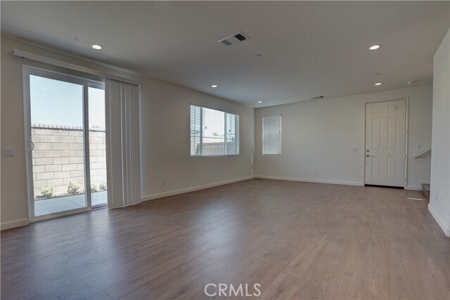 Foto del edificio - 136 Grove Ct