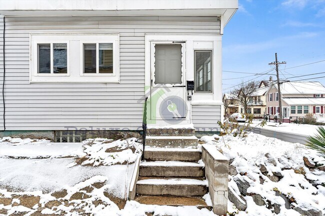 Building Photo - 655 High St SW