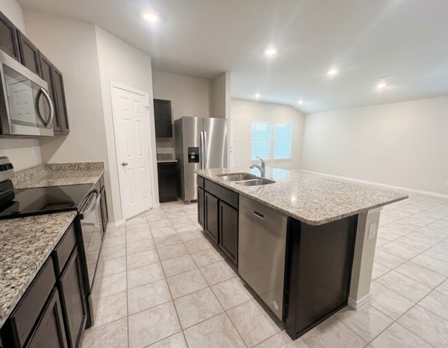 Foto del edificio - AVAILABLE JUNE 3RD!!