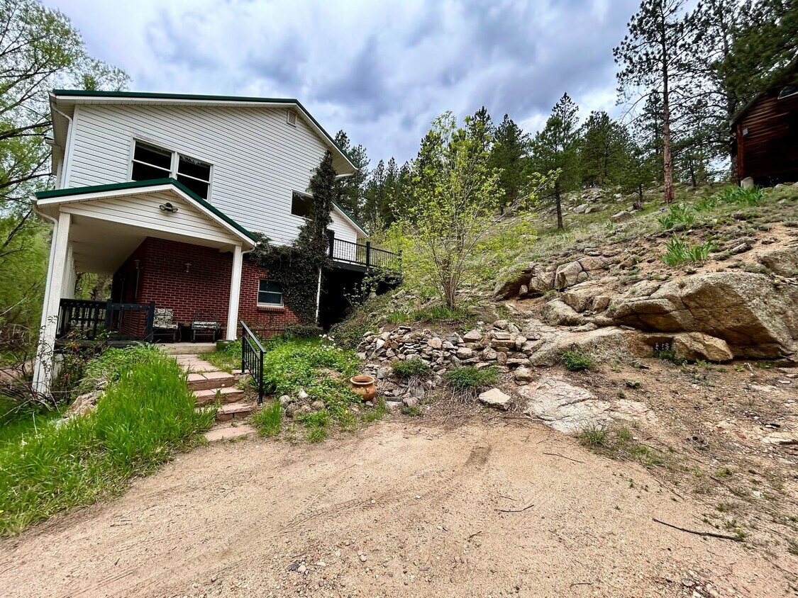Primary Photo - Beautiful 4Bd/4Ba Home in Fourmile Canyon