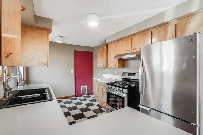 Building Photo - Charming 3 bed, 1.5 bath rental home in Milwaukie!