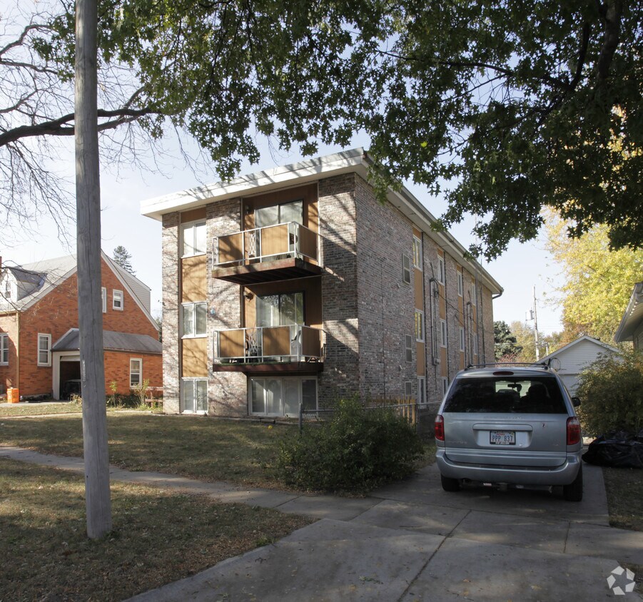 Building Photo - 2909 N 52nd St
