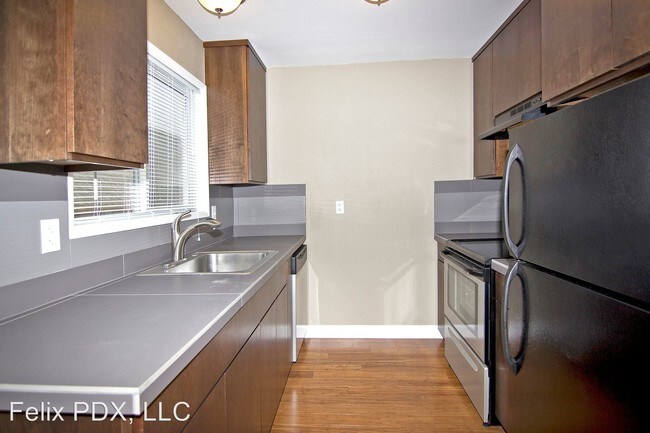 Building Photo - 926-928 SE 49th Ave