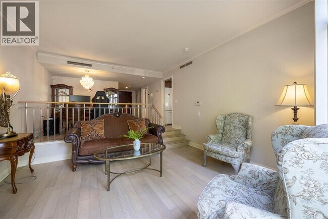 Building Photo - 638 W 45th Ave