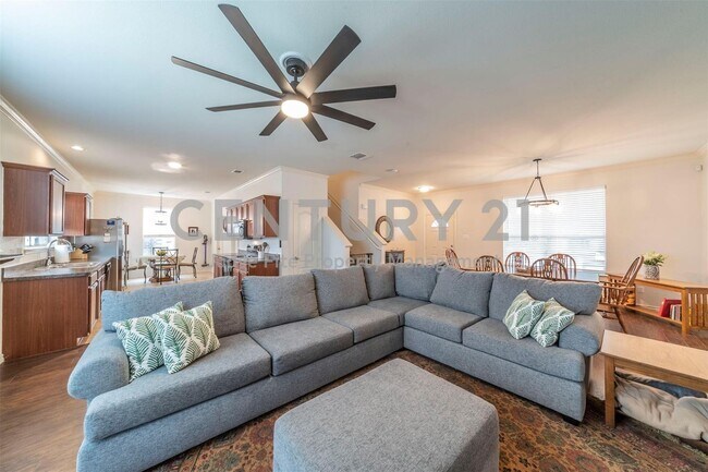 Building Photo - Meticulously Maintained 2-Story 3/2.5/2 in...