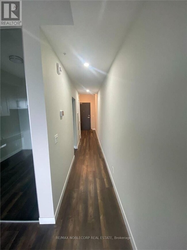 Building Photo - 15 Queen St S