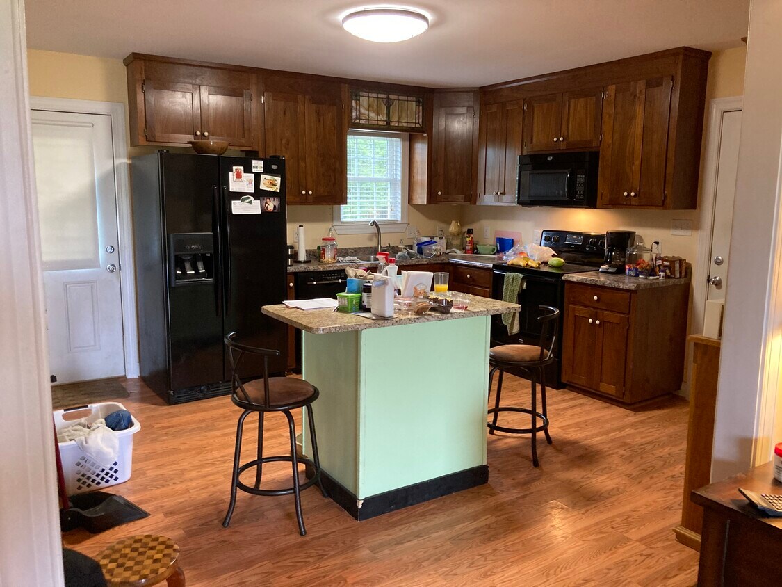 200 Harris Creek Rd, Louisa, VA 23093 House Rental in Louisa, VA