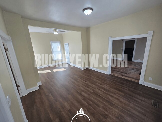 Foto del edificio - 520 Raymer Blvd