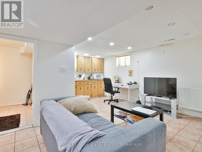 Building Photo - 283 Davisville Ave
