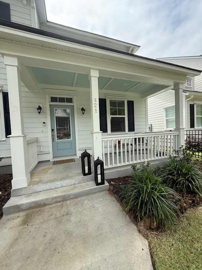 Foto del edificio - Quaint Neighborhood Living: Spacious 3 Bed...