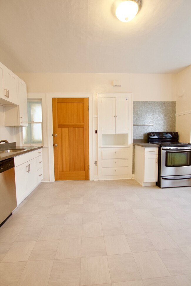 Foto del edificio - 6406-6414 32nd Ave NW