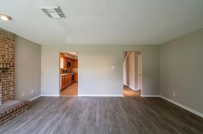 Building Photo - 2714 Owens Cross Dr