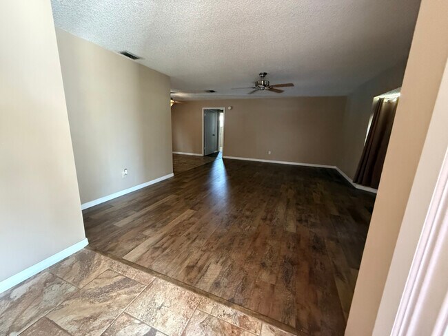 Foto del edificio - 509 Tyler Ave