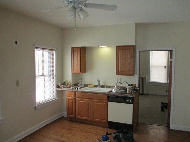 Building Photo - 1002 S. 2nd Street - 4 Bedroom House