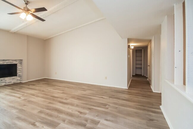 Foto del edificio - 6310 W Ridgecreek Dr