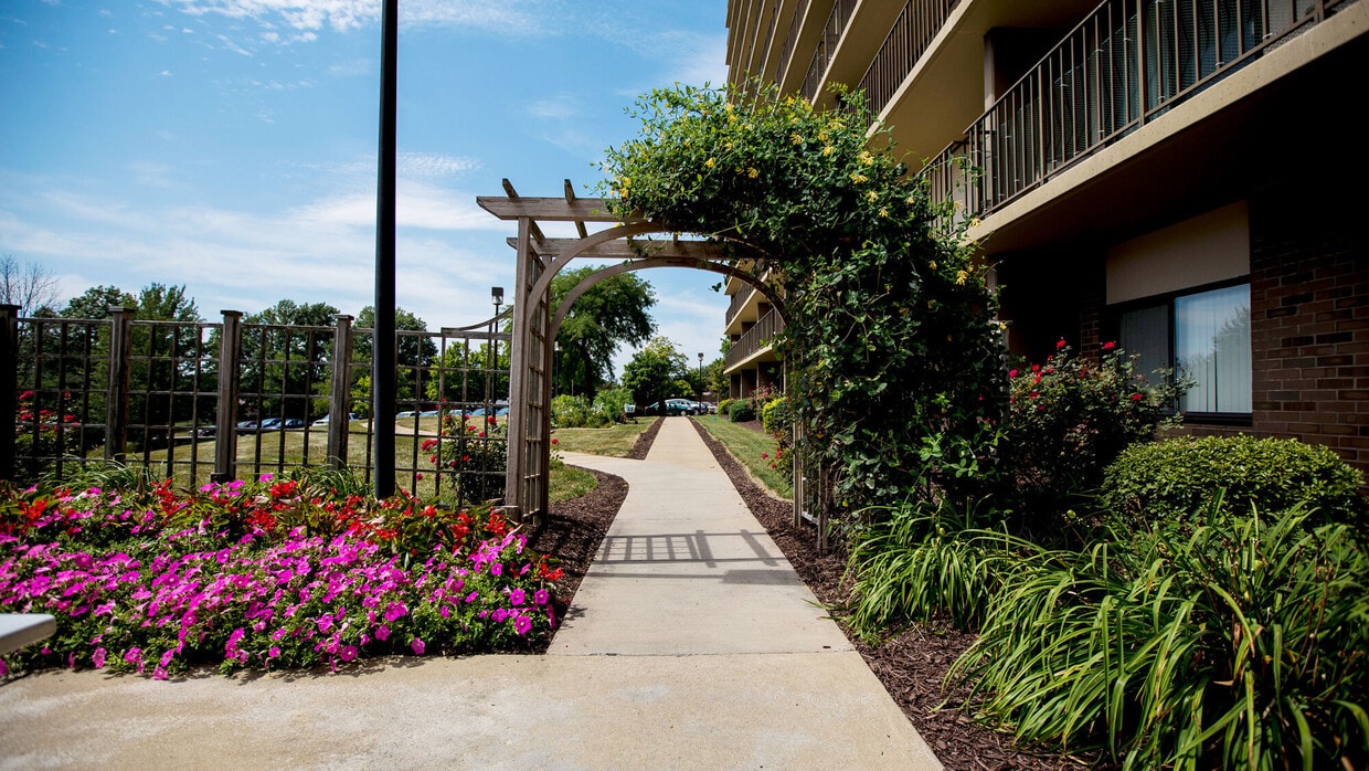 Perrytown Place Apartments in Pittsburgh, PA