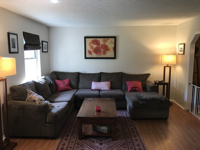 Foto del edificio - 1523 Tonti Ln NW