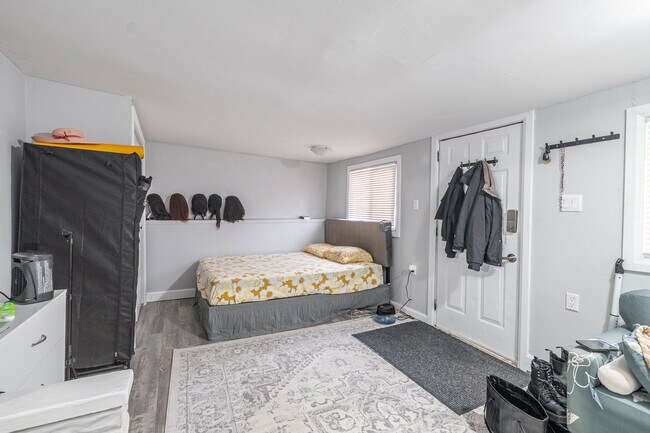 Photo du bâtiment - 382 Wharncliffe Rd S