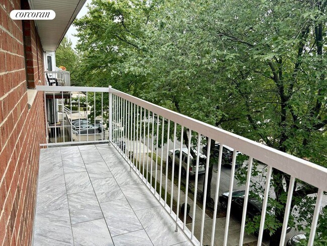 Foto del edificio - 1213-1215 E 95th St