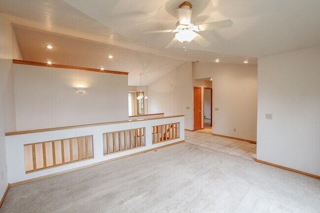 Building Photo - 4901 S Ash Grove Ave