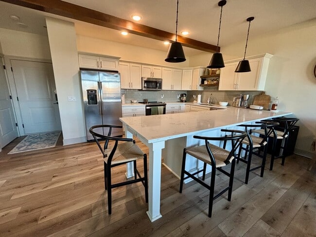 Building Photo - 6460 Galleria Dr