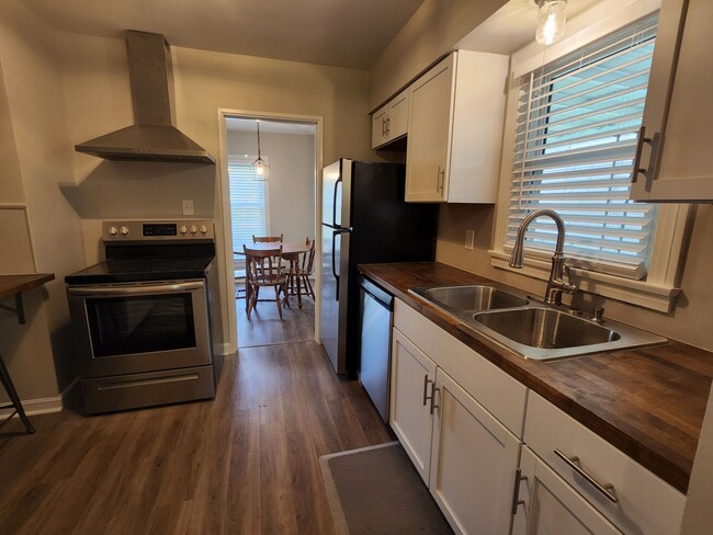 Foto del edificio - Newly Renovated!  Near Strathmoor/Bowman F...